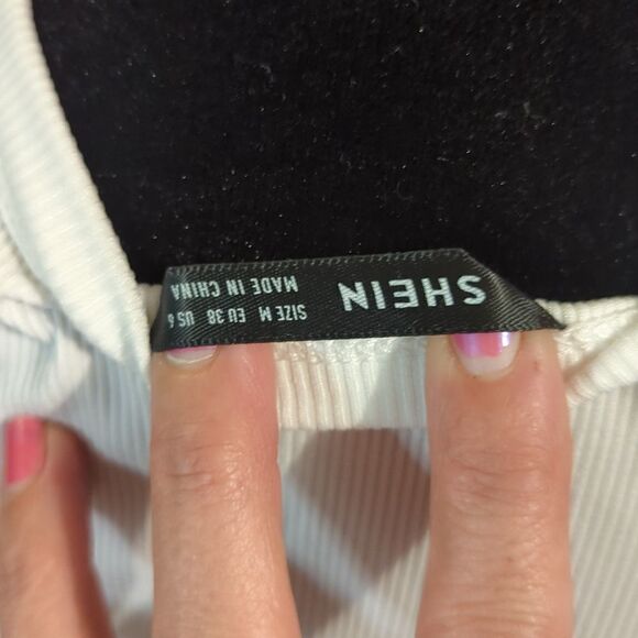 💜5/$25 MEDIUM white sleeveless crop top with adjustable sides - Picture 4 of 4